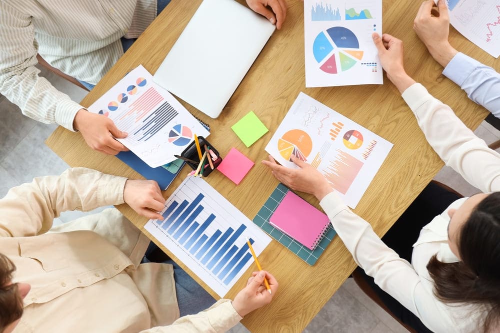 การนำประโยชน์ crm มาใช้ในการประชุมทีมการตลาด