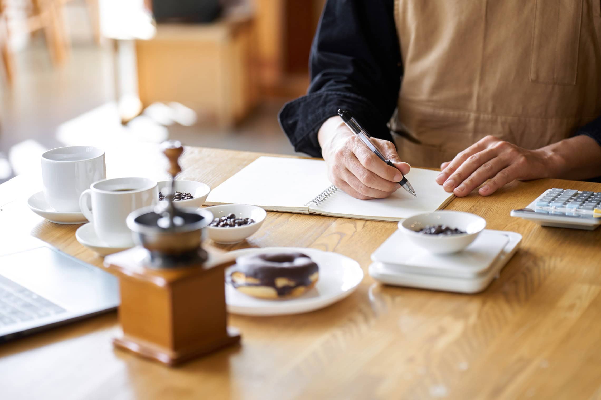 ผู้ประกอบการจัดการสต๊อกสินค้าร้านอาหารด้วยกระดาษ